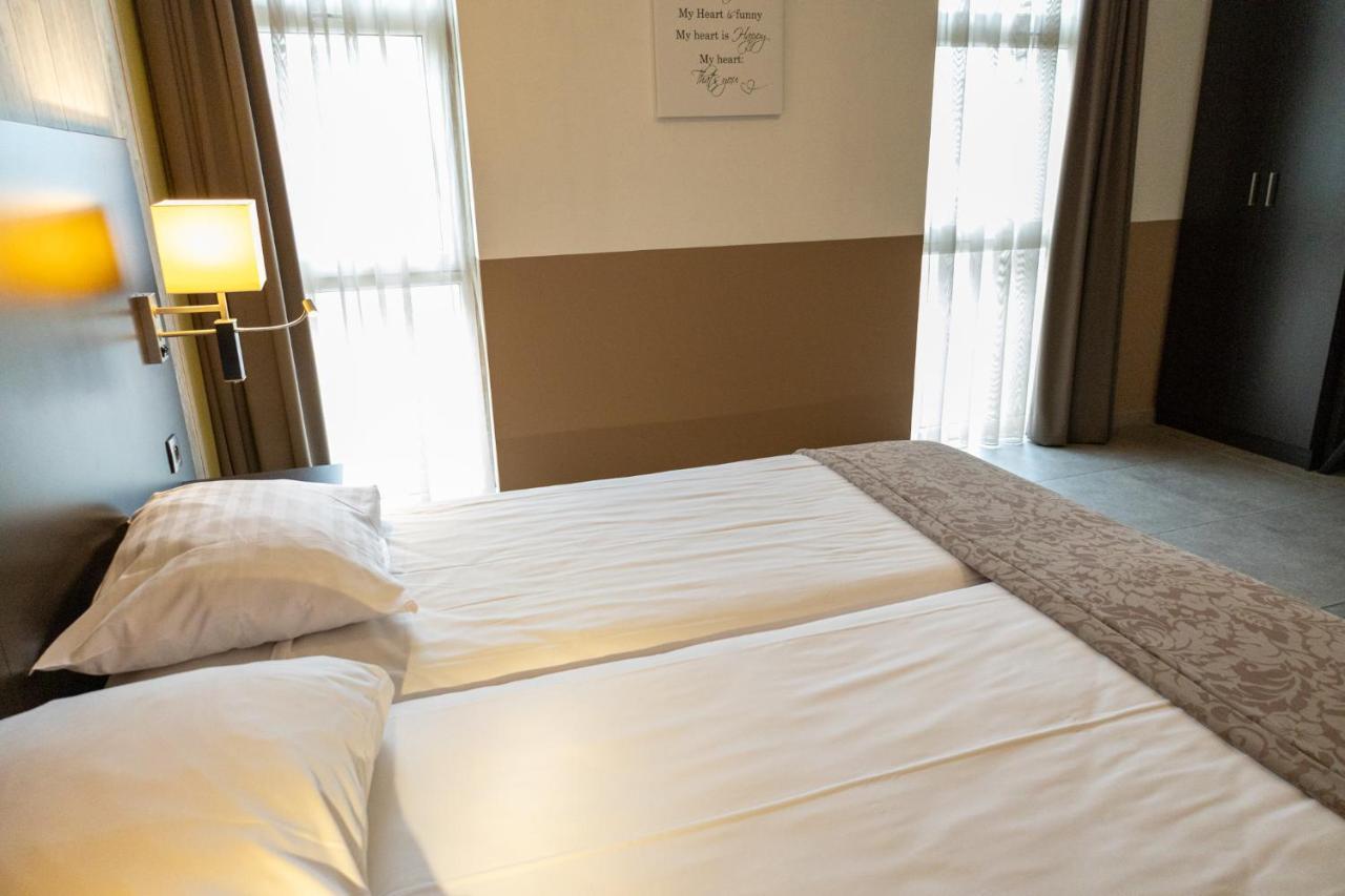 Hotel De Maaskant Maaseik Luaran gambar