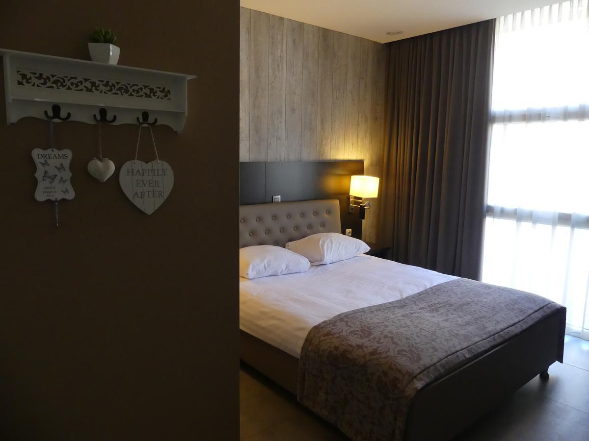 Hotel De Maaskant Maaseik Luaran gambar